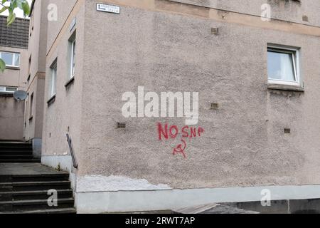 Anti SNP graffiti spray painted on housing block in Edinburgh, Scotland, UK Stock Photo