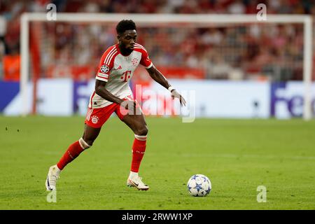 Muenchen, Deutschland. 20th Sep, 2023. Alphonso Davies (FC Bayern Muenchen, 19), Fussball, Uefa Champions League, Bayern M?nchen - Manchester United am 20.9.2023 in der Muenchner Allianz Arena. DFL REGULATIONS PROHIBIT ANY USE OF PHOTOGRAPHS AS IMAGE SEQUENCES AND/OR QUASI-VIDEO. Credit: dpa/Alamy Live News Stock Photo