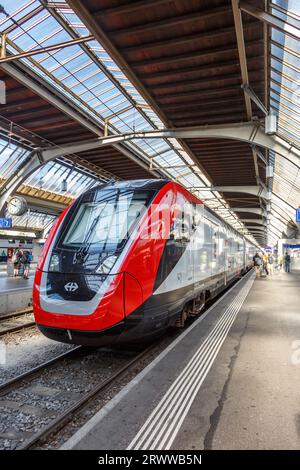 Zurich, Switzerland - August 10, 2023: InterRegio train type Bombardier Twindexx of SBB Schweizerische Bundesbahnen at main railway station in Zurich, Stock Photo