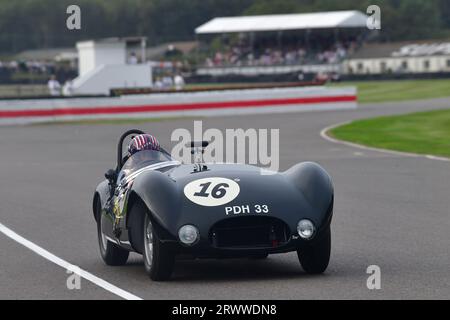 Katarina Kyvalova, Vanina Ickx, Cooper-Jaguar T33, Ran as the sun began