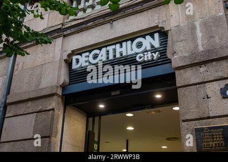 Logo Decathlon, sportswear and sports equipment, Rheinpark-Center