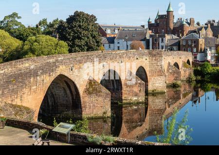 Devorgilla Bridge (or Old Bridge) is one of Scotland's oldest standing bridges. It spans the River Nith in Dumfries Stock Photo