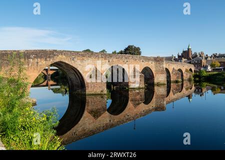 Devorgilla Bridge (or Old Bridge) is one of Scotland's oldest standing bridges. It spans the River Nith in Dumfries Stock Photo