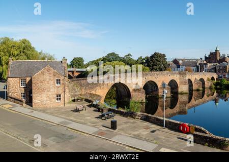 Devorgilla Bridge (or Old Bridge) is one of Scotland's oldest standing bridges. It spans the River Nith in Dumfries Stock Photo