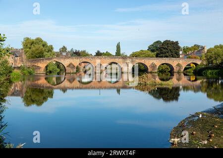 Devorgilla Bridge (or Old Bridge) is one of Scotland's oldest standing bridges. It spans the River Nith in Dumfries Stock Photo