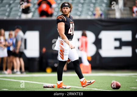 Cincinnati Bengals long snapper Cal Adomitis (48) warms up prior to his NFL  football game against the Miami Dolphins, Friday, Sept. 30, 2022, in  Cincinnati. (AP Photo/Jeff Dean Stock Photo - Alamy