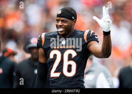 Cincinnati Bengals safety Tycen Anderson (26) runs for the play