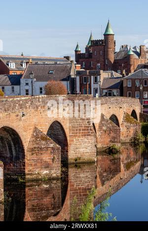 Devorgilla Bridge (or Old Bridge) is one of Scotland's oldest standing bridges. It spans the River Nith in Dumfries Stock Photo