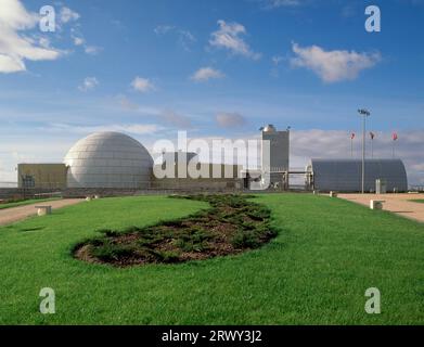 VISTA DEL EXTERIOR DEL EDIFICIO-FACHADA. Author: SALVADOR PEREZ ARROYO (1945-). Location: PLANETARIO. MADRID. SPAIN. Stock Photo