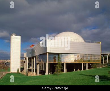 VISTA EXTERIOR DEL EDIFICIO. Author: SALVADOR PEREZ ARROYO (1945-). Location: PLANETARIO. MADRID. SPAIN. Stock Photo