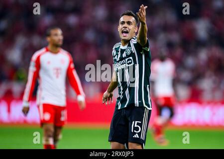 Munich, Germany. 20th Sep, 2023. Soccer: Champions League, Bayern Munich - Manchester United, Group stage, Group A, Matchday 1, Allianz Arena. Manchester's Reguilon gesticulates. Credit: Tom Weller/dpa/Alamy Live News Stock Photo