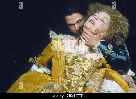 INTERVIEW WITH THE VAMPIRE 1994 Warner  Bros. film with Brad Pitt as Louis de Pointe du Lac and Lyla Hay Owen Stock Photo