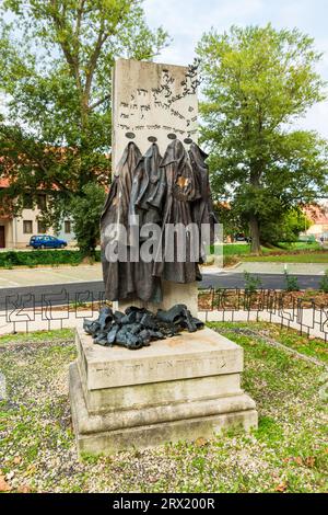 holocaust-memorial-statue-2004