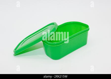 https://l450v.alamy.com/450v/2rx215w/lunch-box-image-with-selective-focus-2rx215w.jpg