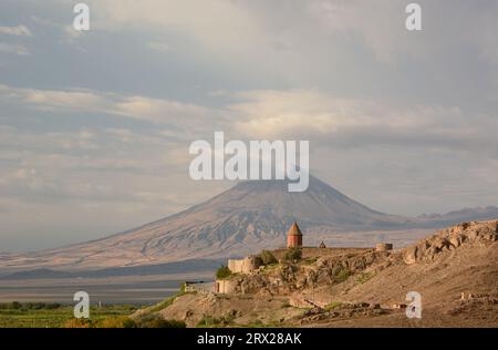 Khor Virap monastery and, in the background, mount Ararat. Pokr Vedi. Ararat province. Armenia Stock Photo