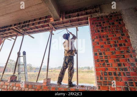 Luannan County, China - September 28, 2022: The construction workers are adjusting the construction template on a construction site, North China Stock Photo