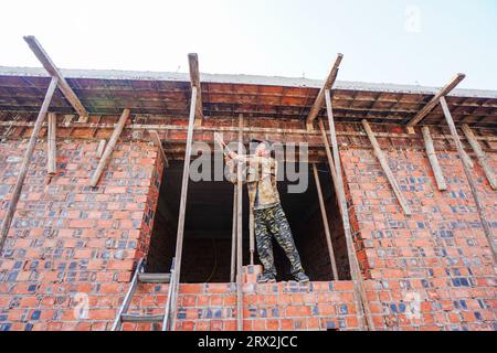 Luannan County, China - September 28, 2022: The construction workers are adjusting the construction template on a construction site, North China Stock Photo