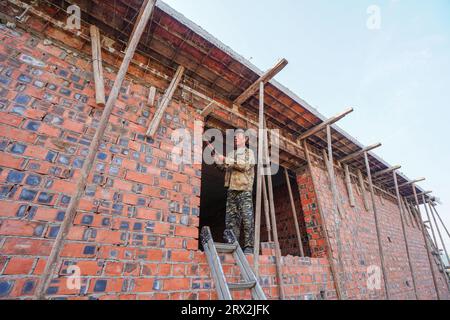 Luannan County, China - September 28, 2022: The construction workers are adjusting the construction template on a construction site, North China Stock Photo