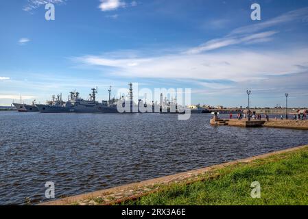 KRONSTADT, RUSSIA - SEPTEMBER 16, 2023: Morning on the embankment of Kronstadt, Russia Stock Photo