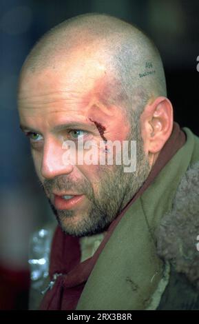 12 MONKEYS 1995 Universal Pictures film with Bruce Willis Stock Photo