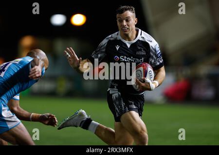 Newcastle, UK. 11th June, 2023. Adam Radwan of Newcastle Falcons looks to fend Tom O'Flaherty of Sale Sharks during the Premiership Cup match between Newcastle Falcons and Sale Sharks at Kingston Park, Newcastle on Friday 22nd September 2023. (Photo: Chris Lishman | MI News) Credit: MI News & Sport /Alamy Live News Stock Photo