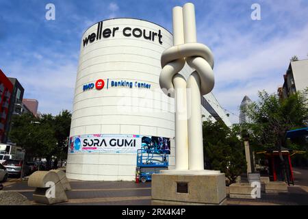 Los Angeles, California: Public Art 'Friendship Knot' by artist Tajiri Shinkichi located at Weller Court in Little Tokyo Stock Photo