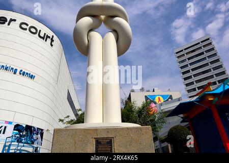 Los Angeles, California: Public Art 'Friendship Knot' by artist Tajiri Shinkichi located at Weller Court in Little Tokyo Stock Photo