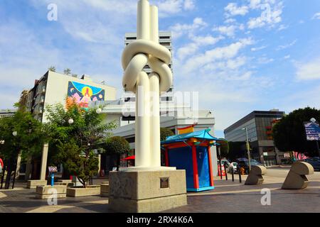 Los Angeles, California: Public Art 'Friendship Knot' by artist Tajiri Shinkichi located at Weller Court in Little Tokyo Stock Photo