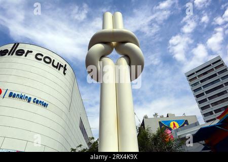 Los Angeles, California: Public Art 'Friendship Knot' by artist Tajiri Shinkichi located at Weller Court in Little Tokyo Stock Photo