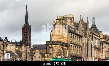 Cityscape of the city of Edinburgh with its old medieval-looking buildings, Scotland. Stock Photo