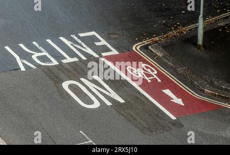 Plymouth, Devon, Englaand UK. 3 September 2023. Motoring and cycling signs on road surface, indicating no entry for vehicles . Cyles allowed. Stock Photo