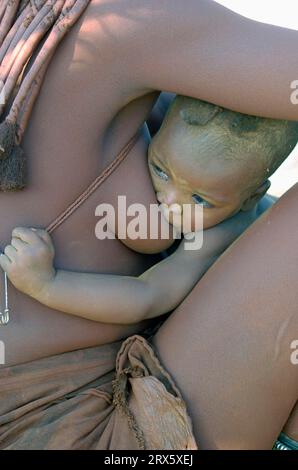 Himba woman breastfeeding baby, Kaokoland, breastfeeding, Kaokoveld, Namibia Stock Photo