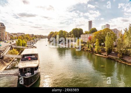 France, Ile-De-France, Paris, Seine river and Parc de LIle de Puteaux Stock Photo