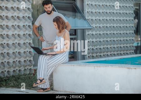 A business group discusses work outdoors in the city, focusing on multitasking, innovation, and new opportunities. Their teamwork and leadership drive Stock Photo