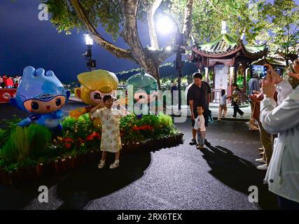 Hangzhou, China's Zhejiang Province. 23rd Sep, 2023. A child poses for photos with mascots of the 19th Asian Games at the West Lake in Hangzhou, east China's Zhejiang Province, Sept. 23, 2023. Credit: Yan Linyun/Xinhua/Alamy Live News Stock Photo