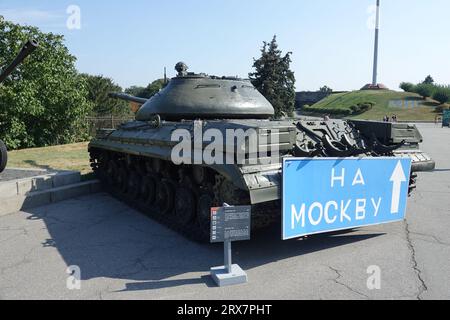 Kiew, Ukraine. 23rd Sep, 2023. In a park of the Ukrainian capital Kiev there is a historical tank with the inscription 'To Moscow'. Ukraine has been fending off a Russian invasion since February 2022. Credit: Friedemann Kohler/dpa/Alamy Live News Stock Photo