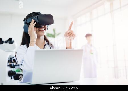 Student using VR glasses headset technology for help visual learning education science class room in modern school Stock Photo