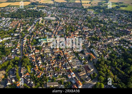 Aerial view, old town and pilgrimage basilica of the Visitation of the Virgin Mary, market place and provost church of St. Walburga, Werl, Werl-Unnaer Stock Photo