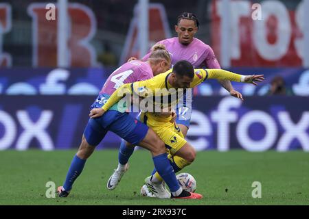 Milan, Italy. 23rd Sep, 2023. Noah Okafor of AC Milan looks on as team mate Simon Kjaer battles for possession with Federico Bonazzoli of Hellas Verona during the Serie A match at Giuseppe Meazza, Milan. Picture credit should read: Jonathan Moscrop/Sportimage Credit: Sportimage Ltd/Alamy Live News Stock Photo