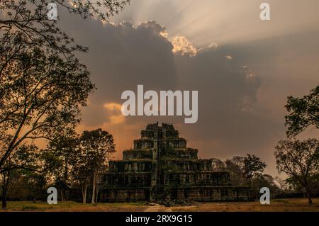 UNESCO World Heritage site. seven‑tiered pyramid called Prasat Prang at sunset, Prasat Thom, Koh Ker, Preah Vihear Province, Cambodia. © Kraig Lieb Stock Photo