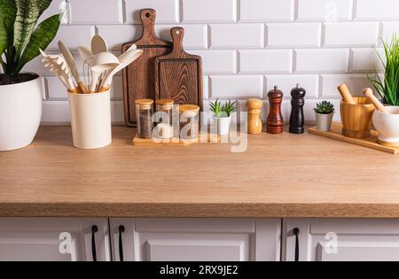 https://l450v.alamy.com/450v/2rx9je2/a-set-of-various-spice-storage-containers-wooden-spice-mills-wooden-cutting-boards-a-set-of-various-kitchen-tools-stylish-kitchen-background-2rx9je2.jpg