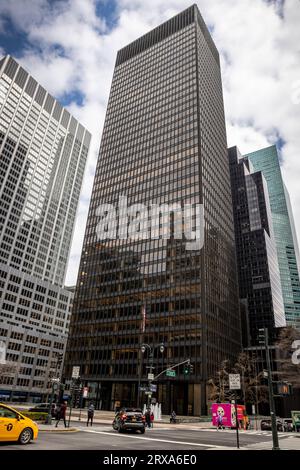 USA, New York, New York City, Midtown Manhattan, Seagram Building, View from Park Avenue Stock Photo