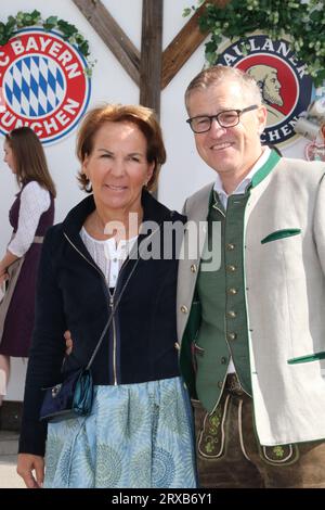 MUNICH, Germany, 24. September 2023: Jan-Christian Dreesen and wife Elke Dreesen, the administrator is the current chief executive officer of Bayern Munich. players and management of Fc BAYERN make their traditional visit of the Oktoberfest and have lunch at the Käfer-Schänke, Kaefer Schaenke Beer Chalet during the Beer festival in Munich. the 188 Oktoberfest Muenchen, named also WIESN, on Sunday 24. September in Munich. The Oktoberfest is the world's largest folk festival and it draws around six million visitors annually. Each year, it continues to break new records. picture and copyright. @ Stock Photo