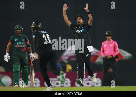 New Zealand spine bowler Ish Sodhi bowl during the Bangladesh and New Zealand 2nd ODI match of three match series at Sher-e-Bangla National Cricket St Stock Photo