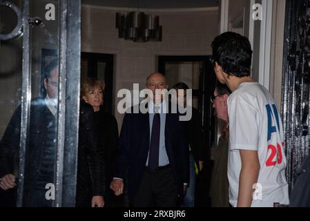 Alain Juppé à la sortie de son QG ( quartier général) de campagne, le soir du premier tour de la primaire de la droite, dimanche, 20 novembre 2016. Stock Photo