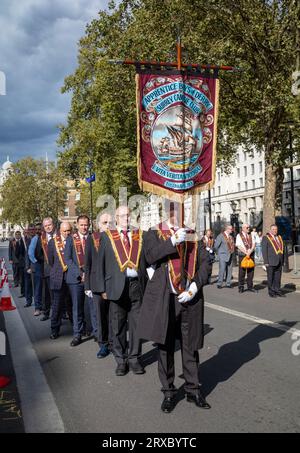 Members of the Irish protestant loyalist paramilitary Ulster Volunteer ...