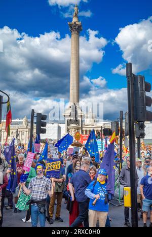 london-uk-national-rejoin-march-the-home-of-rejoin-from-temple