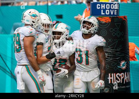 Miami Dolphins tight end Julian Hill runs with the ball on the