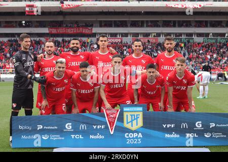 Buenos Aires, Argentina. 24th Sep, 2023. Team of Independiente before the game for the 6th round of Argentina´s Liga Profesional de Fútbol Binance Cup at Ricardo Bochini Stadium ( Credit: Néstor J. Beremblum/Alamy Live News Stock Photo