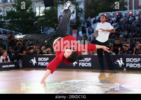 Leuven, Belgium. 24th Sep, 2023. Liu Qingyi of China competes against Sya Dembele of France during the women's quarterfinal at the 2023 WDSF World Breaking Championship in Leuven, Belgium, Sept. 24, 2023. Credit: Zheng Huansong/Xinhua/Alamy Live News Stock Photo